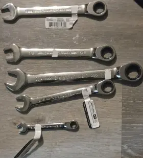 Craftsman Cmmt42560 5/16 In Sae 12-point Reversible Combination Ratcheting Wrench