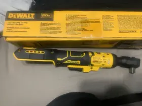 Dcf512b Dewalt 20v Brushless 1/2 In Ratcheting Cordless Ratchet
