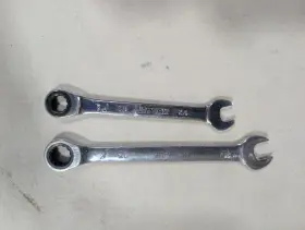 Kobalt 338392 1/2-in And 15mm 12-point Standard Sae Ratchet Wrench 338392/338401