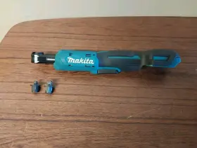 Rw01 Makita 12v Max Cxt Lithium-ion Cordless Ratchet Wrench 3/8 Inch / 1/4-tool Only