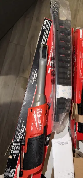 Milwaukee 3056-20 M12 Fuel Extended Reach Inside 1/4-3/8 Ratchet Kit With 4.0