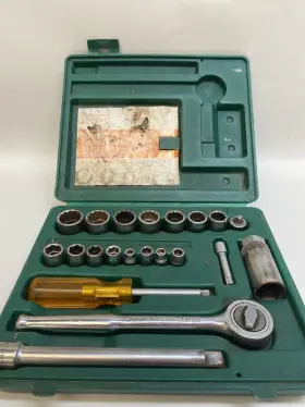 4374 Sears Ratchet And Metric Socket Set