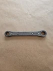 Snap On 5/8"-11/16" 12PT Sae Industrial Finish Ratcheting Box Wrench GR2022A Used. Price: $17.00.